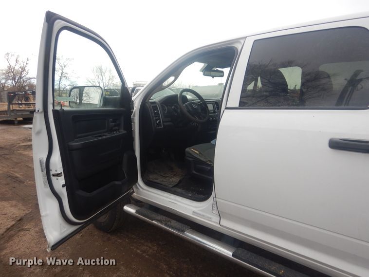 image for item HU9465 2016 Dodge Ram 3500HD  Crew Cab pickup truck