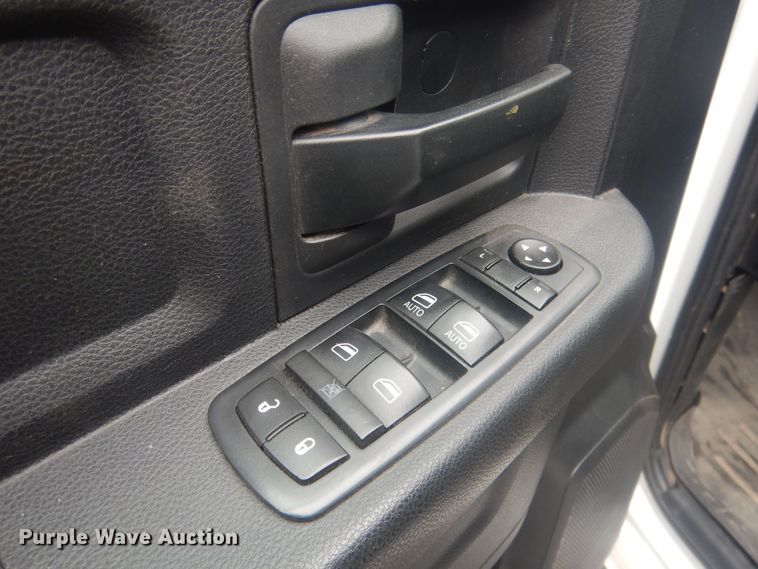 image for item HU9465 2016 Dodge Ram 3500HD  Crew Cab pickup truck