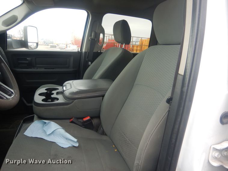 image for item HU9465 2016 Dodge Ram 3500HD  Crew Cab pickup truck