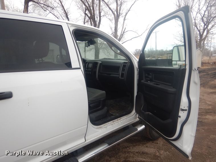 image for item HU9465 2016 Dodge Ram 3500HD  Crew Cab pickup truck