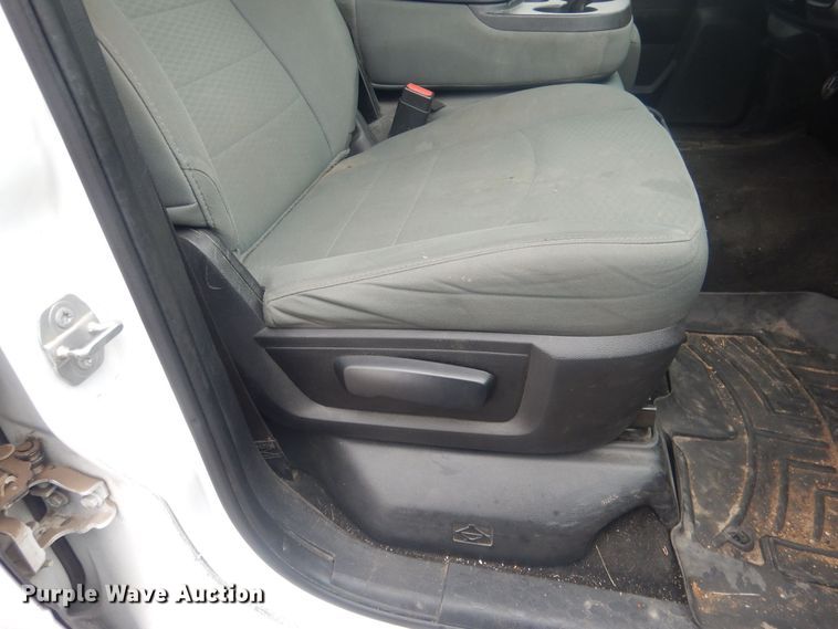 image for item HU9465 2016 Dodge Ram 3500HD  Crew Cab pickup truck