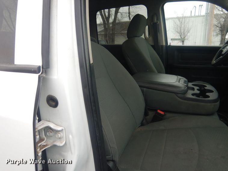 image for item HU9465 2016 Dodge Ram 3500HD  Crew Cab pickup truck