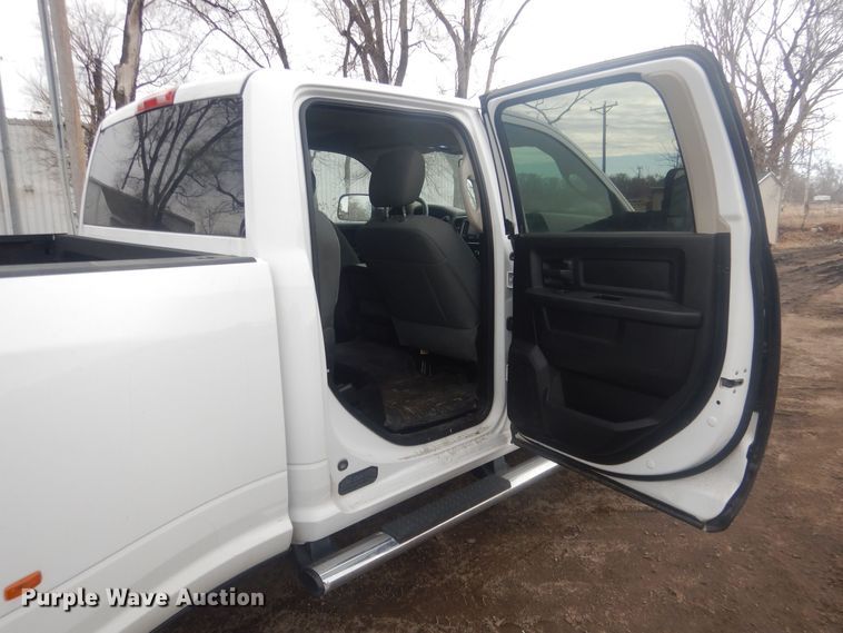 image for item HU9465 2016 Dodge Ram 3500HD  Crew Cab pickup truck