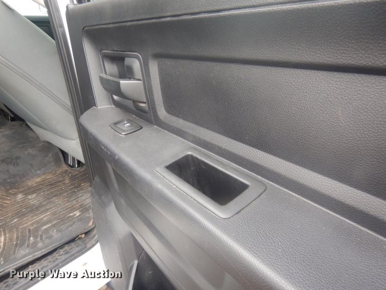 image for item HU9465 2016 Dodge Ram 3500HD  Crew Cab pickup truck