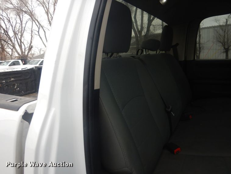 image for item HU9465 2016 Dodge Ram 3500HD  Crew Cab pickup truck