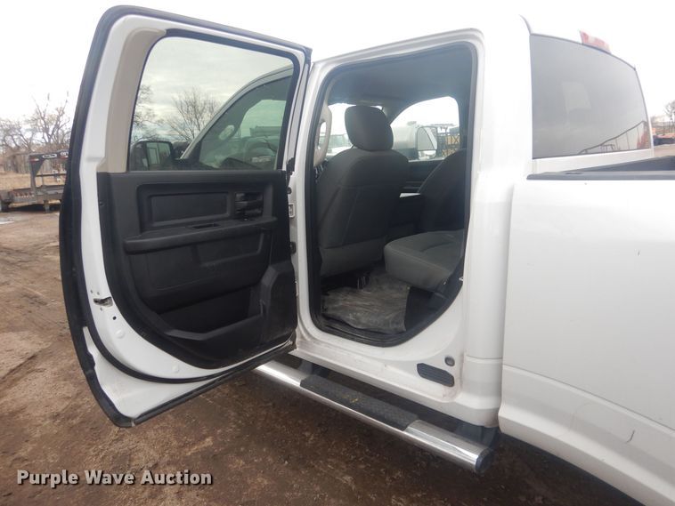 image for item HU9465 2016 Dodge Ram 3500HD  Crew Cab pickup truck