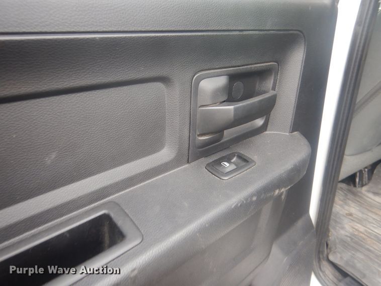 image for item HU9465 2016 Dodge Ram 3500HD  Crew Cab pickup truck