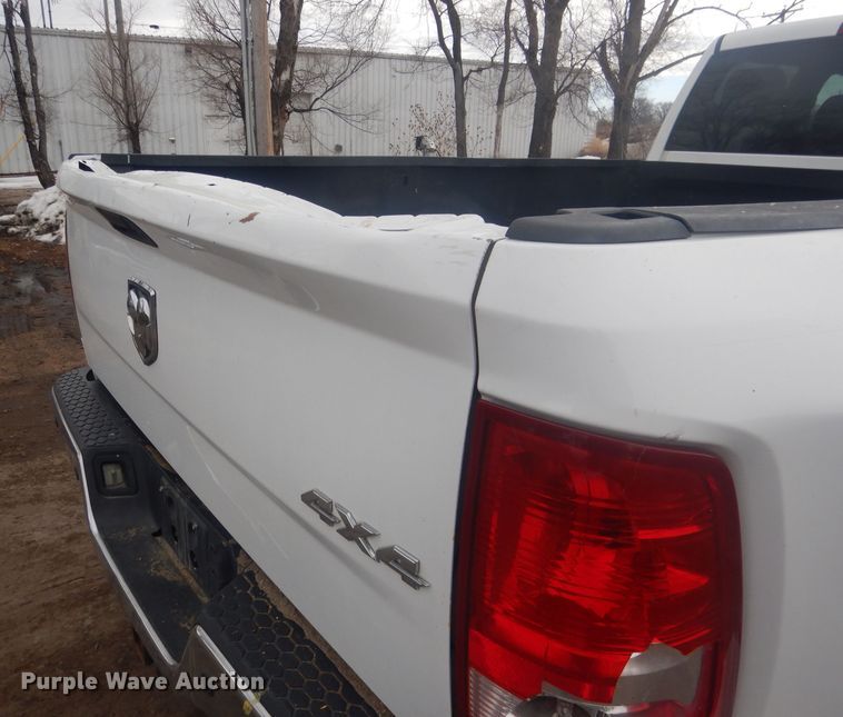 image for item HU9465 2016 Dodge Ram 3500HD  Crew Cab pickup truck