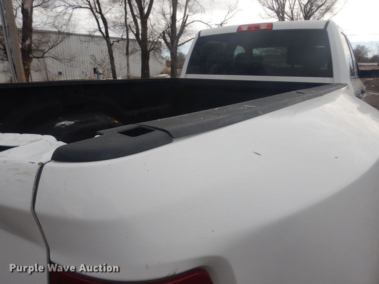 image for item HU9465 2016 Dodge Ram 3500HD  Crew Cab pickup truck