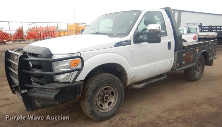 image for item HU9466 2015 Ford  F350 Super Duty  flatbed pickup truck