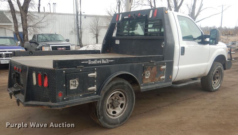 image for item HU9466 2015 Ford  F350 Super Duty  flatbed pickup truck