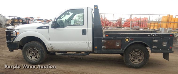 image for item HU9466 2015 Ford  F350 Super Duty  flatbed pickup truck