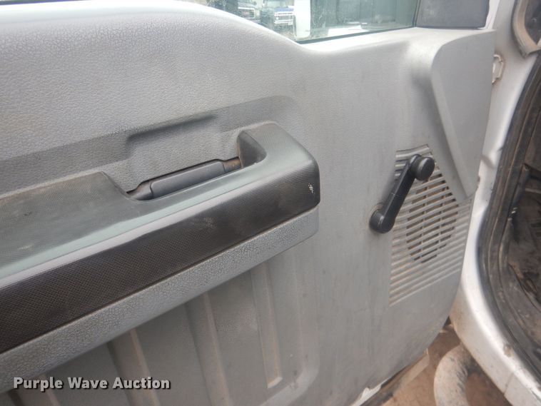 image for item HU9466 2015 Ford  F350 Super Duty  flatbed pickup truck