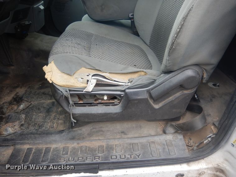 image for item HU9466 2015 Ford  F350 Super Duty  flatbed pickup truck