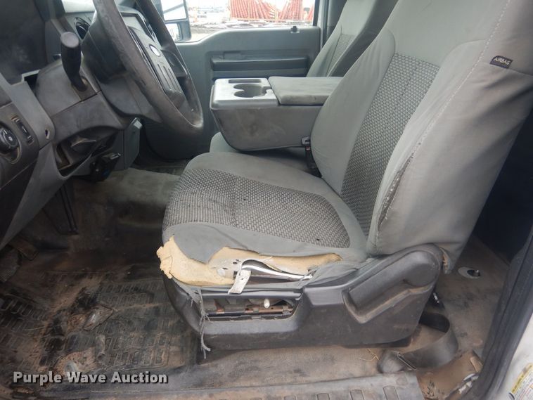 image for item HU9466 2015 Ford  F350 Super Duty  flatbed pickup truck