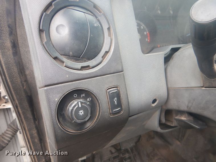 image for item HU9466 2015 Ford  F350 Super Duty  flatbed pickup truck