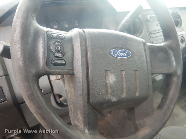 image for item HU9466 2015 Ford  F350 Super Duty  flatbed pickup truck