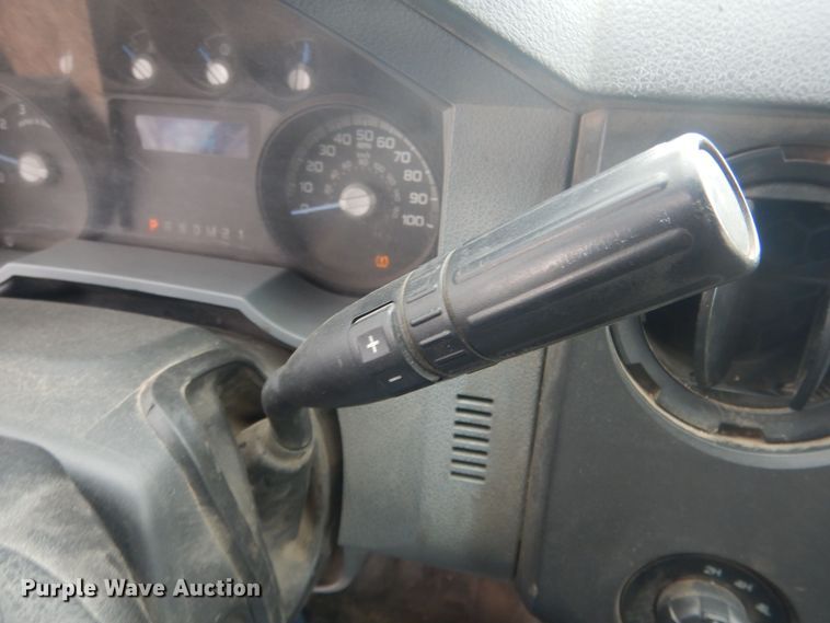 image for item HU9466 2015 Ford  F350 Super Duty  flatbed pickup truck