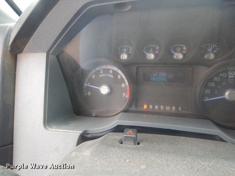 image for item HU9466 2015 Ford  F350 Super Duty  flatbed pickup truck