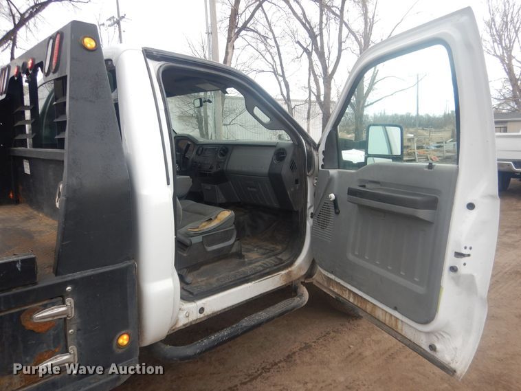 image for item HU9466 2015 Ford  F350 Super Duty  flatbed pickup truck