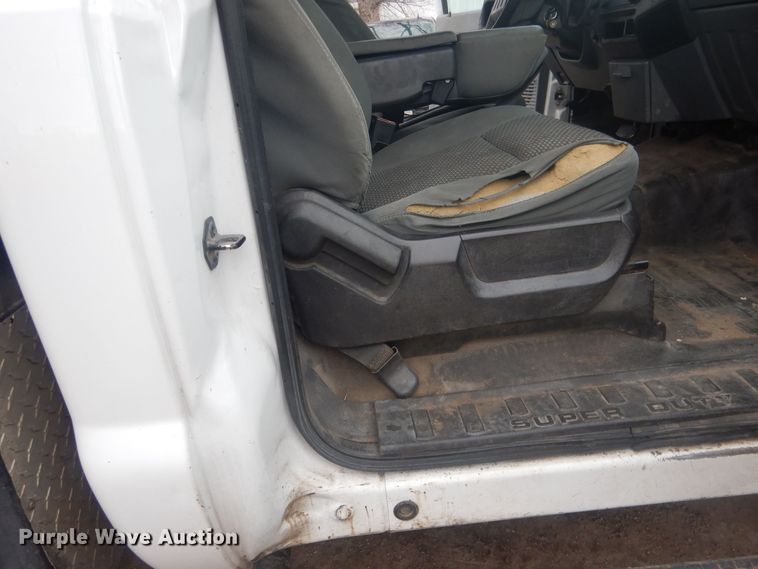 image for item HU9466 2015 Ford  F350 Super Duty  flatbed pickup truck