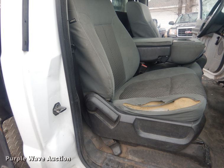 image for item HU9466 2015 Ford  F350 Super Duty  flatbed pickup truck