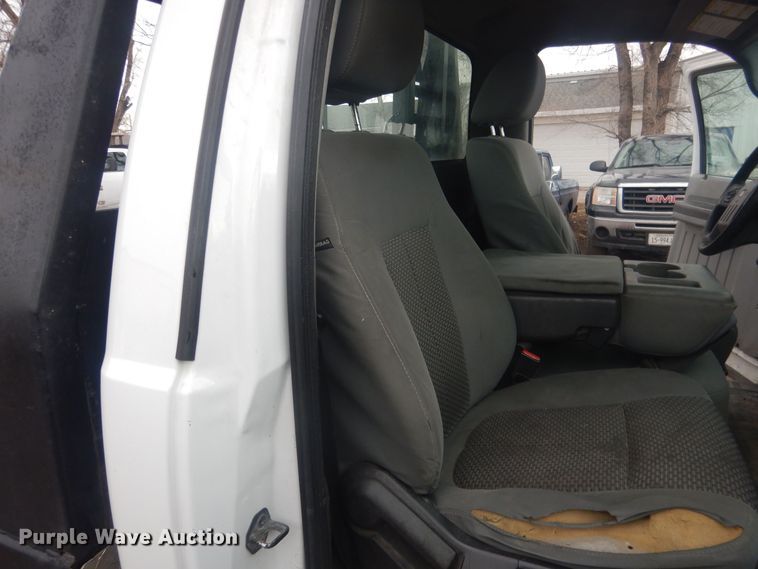 image for item HU9466 2015 Ford  F350 Super Duty  flatbed pickup truck