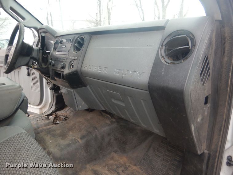 image for item HU9466 2015 Ford  F350 Super Duty  flatbed pickup truck