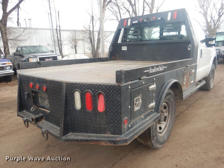 image for item HU9466 2015 Ford  F350 Super Duty  flatbed pickup truck