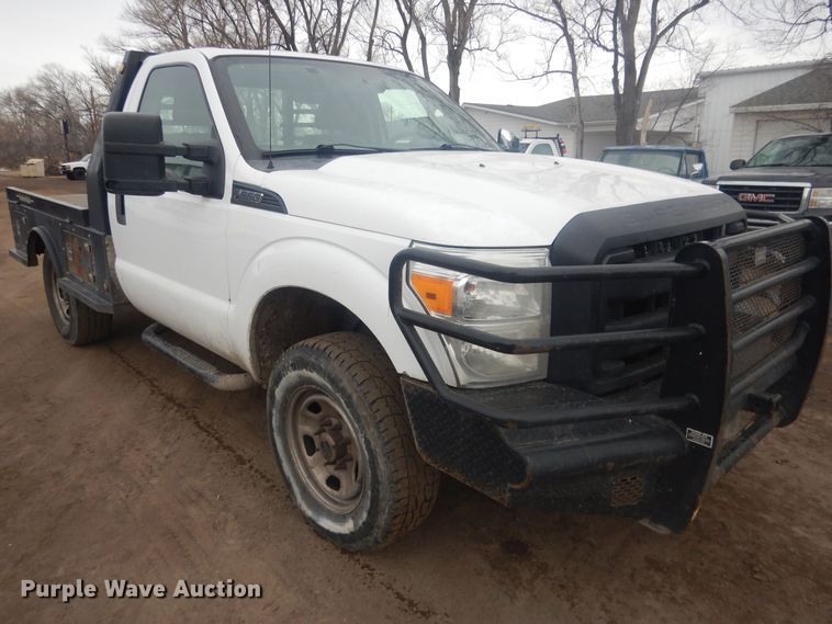 image for item HU9466 2015 Ford  F350 Super Duty  flatbed pickup truck