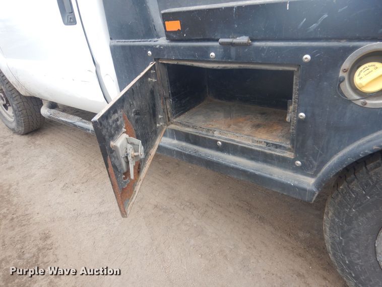 image for item HU9466 2015 Ford  F350 Super Duty  flatbed pickup truck