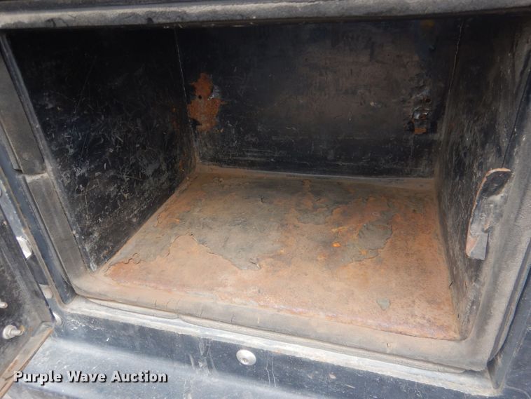 image for item HU9466 2015 Ford  F350 Super Duty  flatbed pickup truck