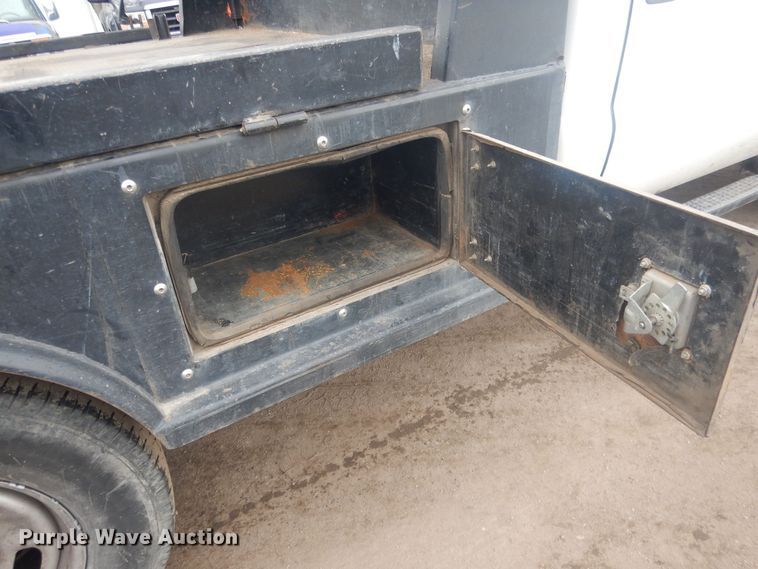 image for item HU9466 2015 Ford  F350 Super Duty  flatbed pickup truck