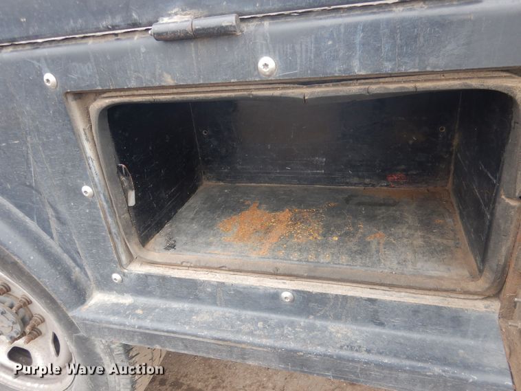 image for item HU9466 2015 Ford  F350 Super Duty  flatbed pickup truck