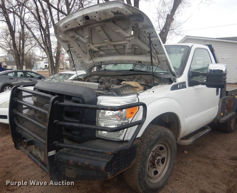 image for item HU9466 2015 Ford  F350 Super Duty  flatbed pickup truck