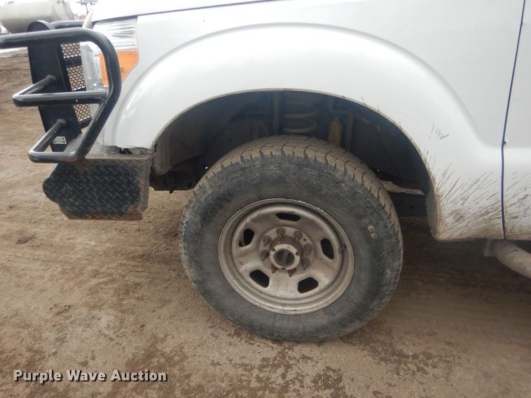 image for item HU9466 2015 Ford  F350 Super Duty  flatbed pickup truck