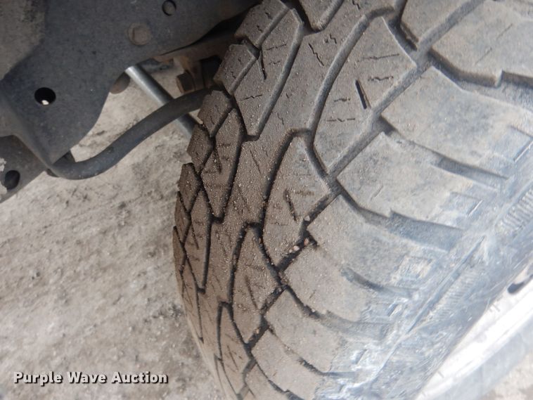 image for item HU9466 2015 Ford  F350 Super Duty  flatbed pickup truck