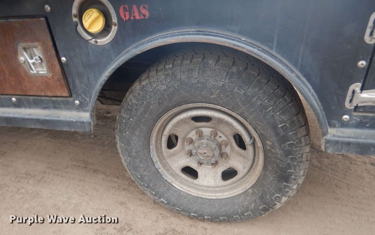 image for item HU9466 2015 Ford  F350 Super Duty  flatbed pickup truck