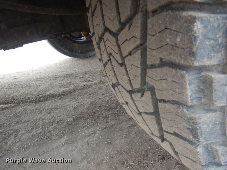 image for item HU9466 2015 Ford  F350 Super Duty  flatbed pickup truck