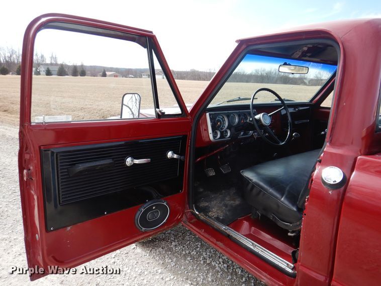 image for item IO9408 1968 Chevrolet K10  pickup truck