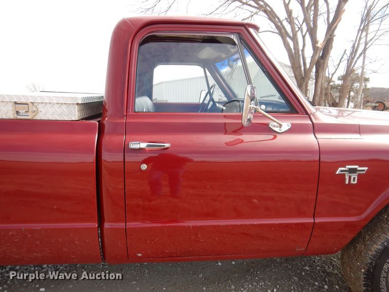 image for item IO9408 1968 Chevrolet K10  pickup truck