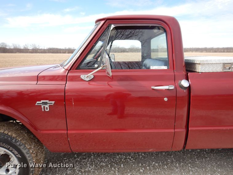 image for item IO9408 1968 Chevrolet K10  pickup truck