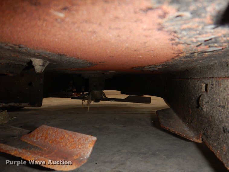 image for item IO9427 2018 Scag V-Ride II  ZTR lawn mower