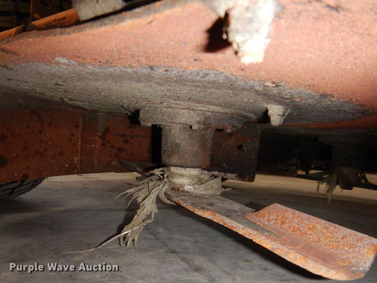 image for item IO9427 2018 Scag V-Ride II  ZTR lawn mower