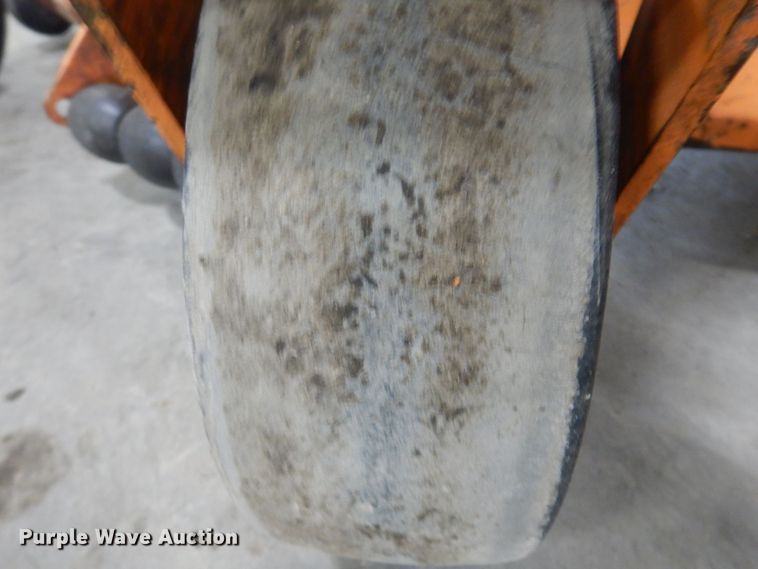 image for item IO9427 2018 Scag V-Ride II  ZTR lawn mower