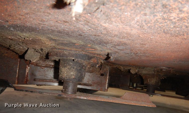 image for item IO9431 2018 Scag V-Ride II  ZTR lawn mower