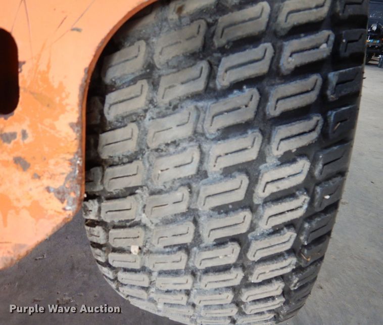 image for item IO9431 2018 Scag V-Ride II  ZTR lawn mower