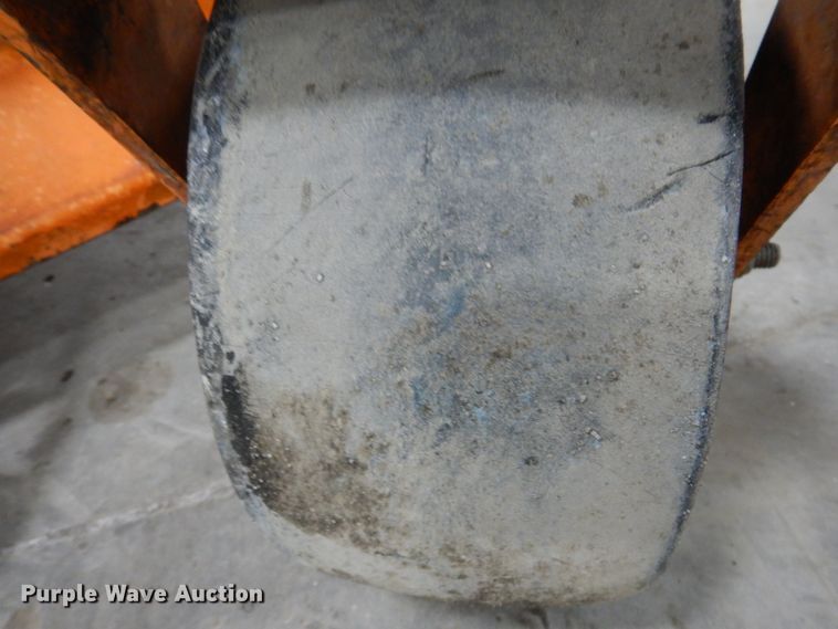 image for item IO9432 2018 Scag V-Ride II  ZTR lawn mower