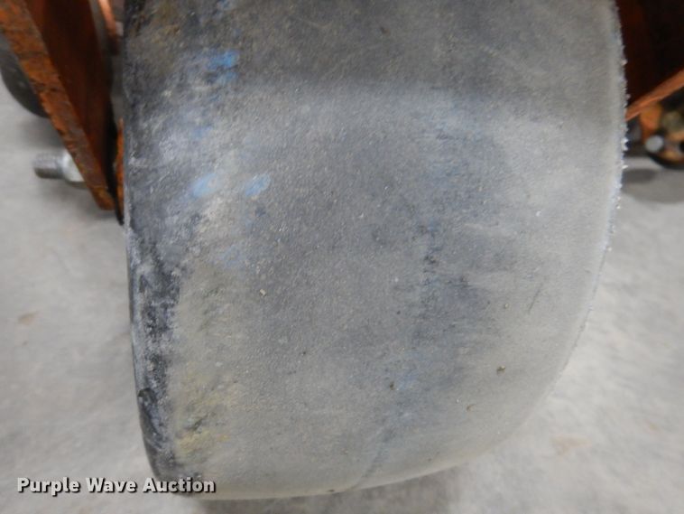 image for item IO9433 2018 Scag V-Ride II  ZTR lawn mower