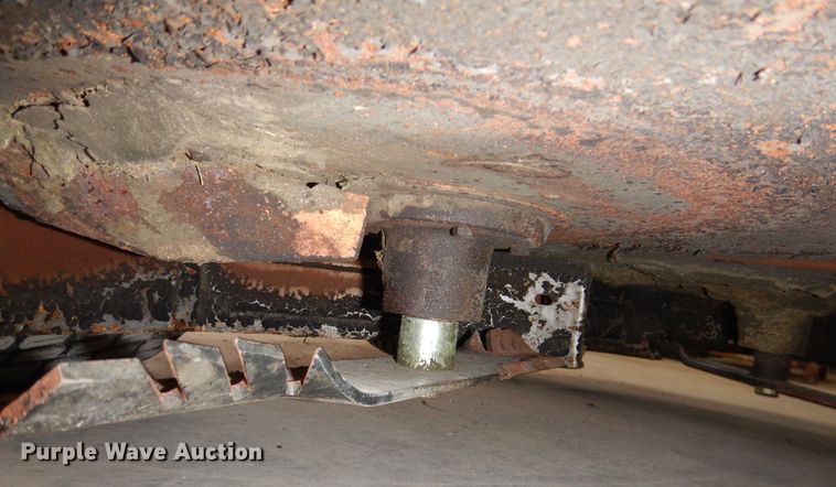 image for item IO9436 2018 Scag V-Ride II  ZTR lawn mower